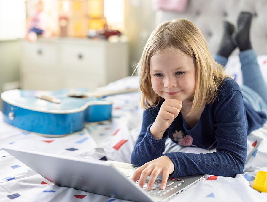 Key Stage 2 King’s InterHigh student learns online