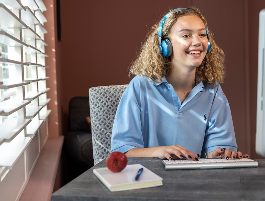Online lessons for A Levels at King’s InterHigh