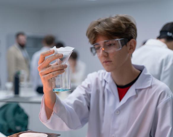 Celebrando la Excelencia: La Clase IB 2024 de King's College Panama Logra