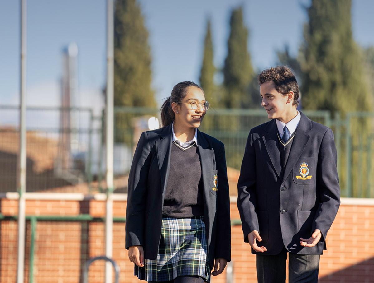 KC-Panama-University-Admissions-student-walking