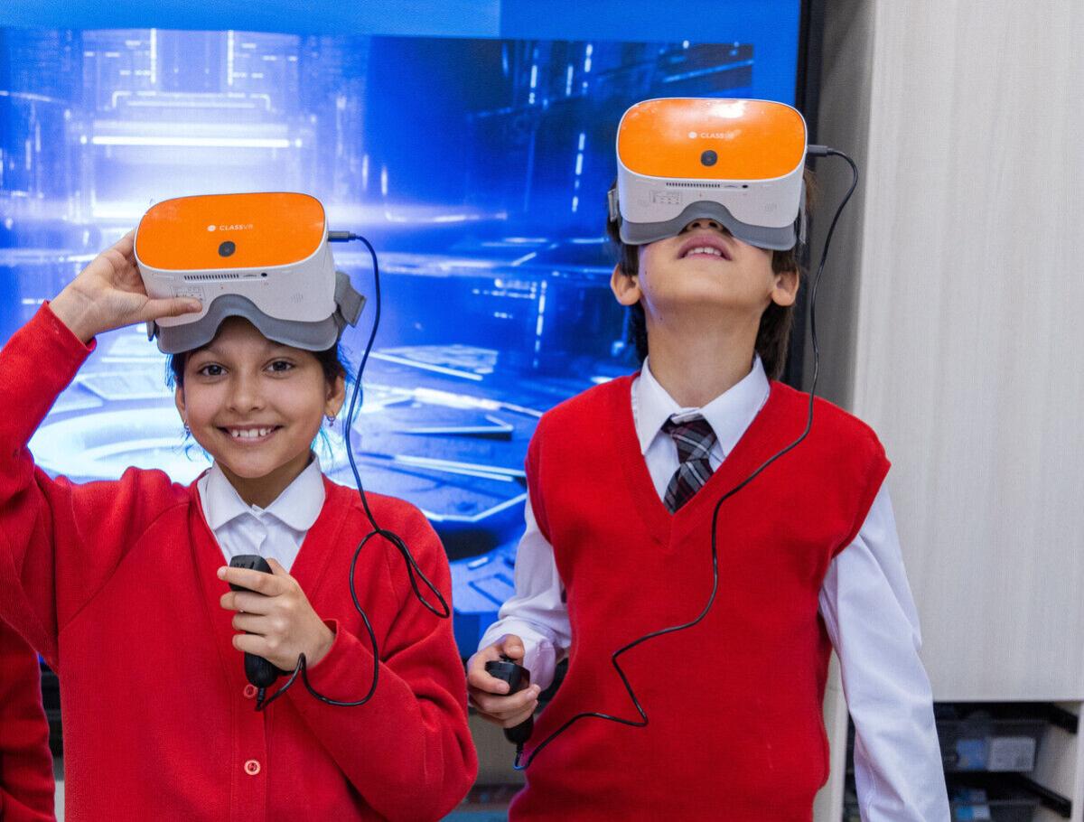 Students Using Virtual Reality