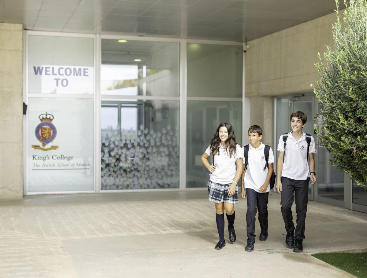 king_s_murcia_lifestyle_front_school