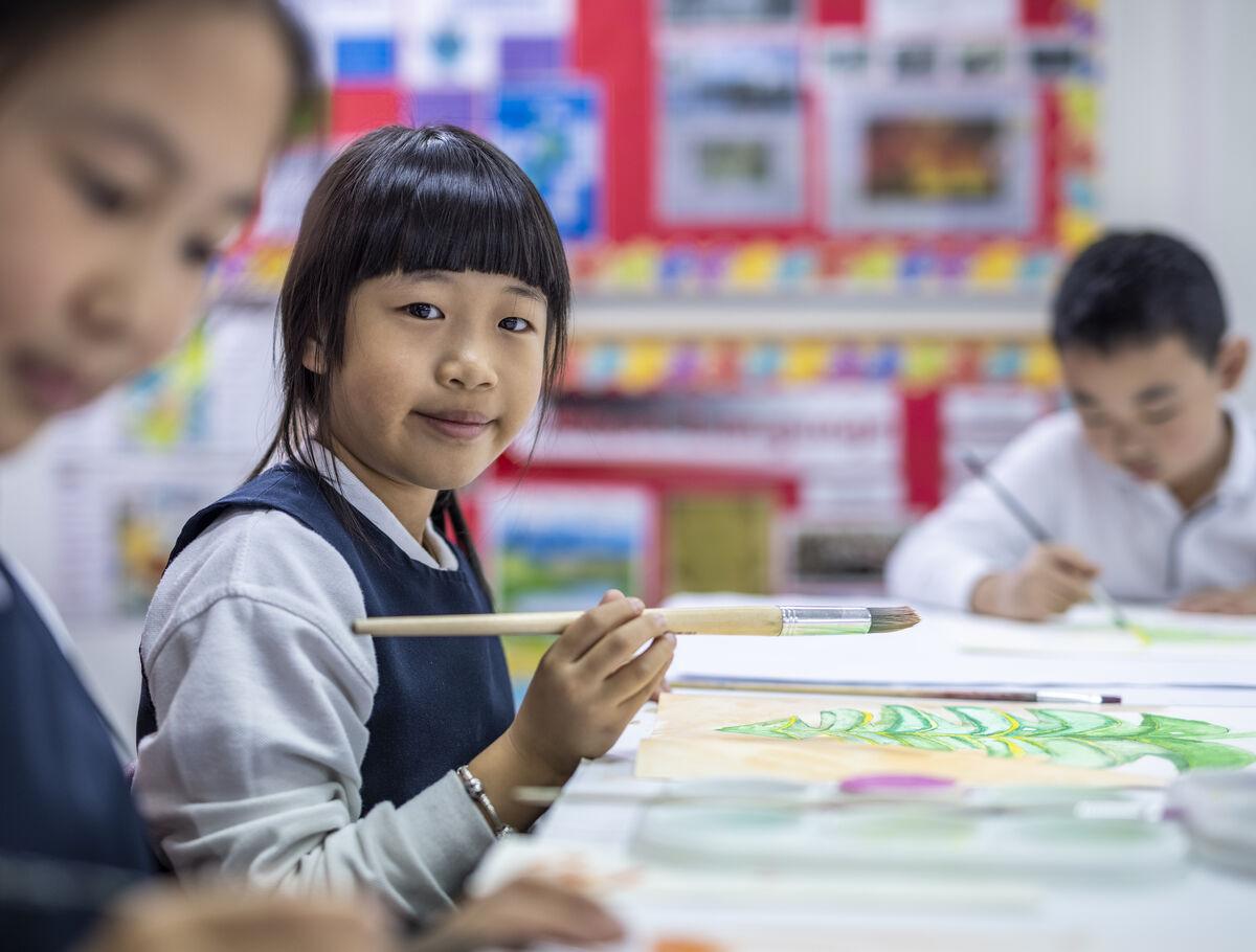 acg_parnell_female_student_painting_extracurricular