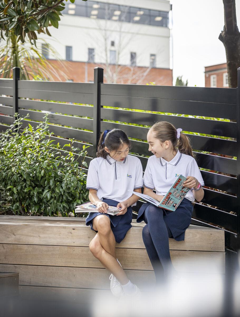 acg_parnell_primary_students_reading_books