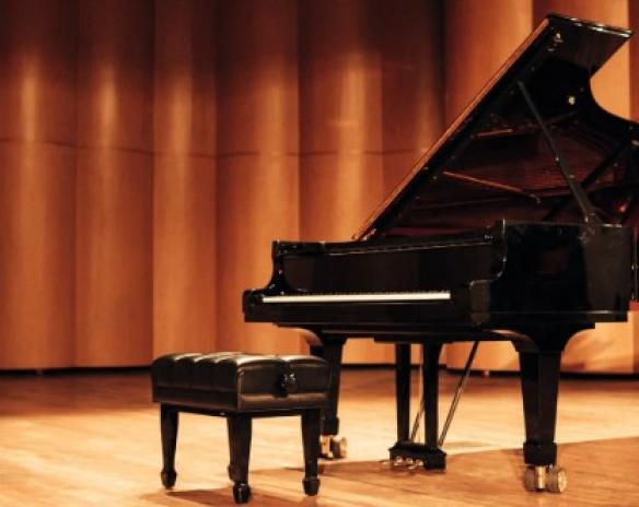 An image of a grand piano