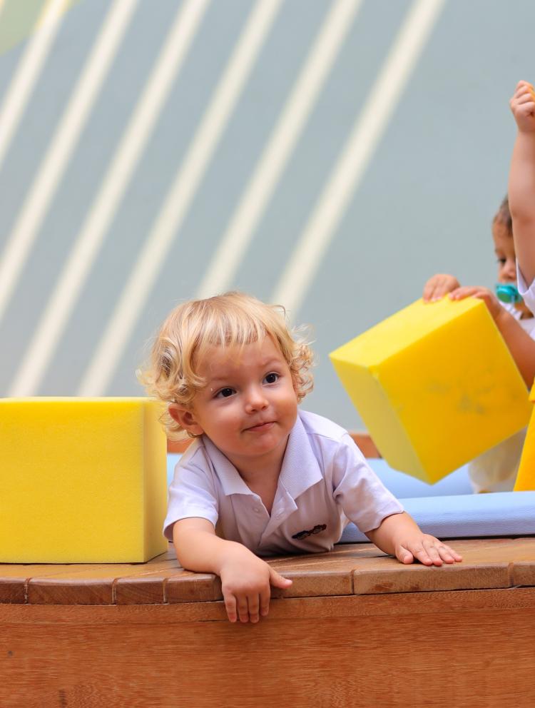 children-playing-in-the-sandpit