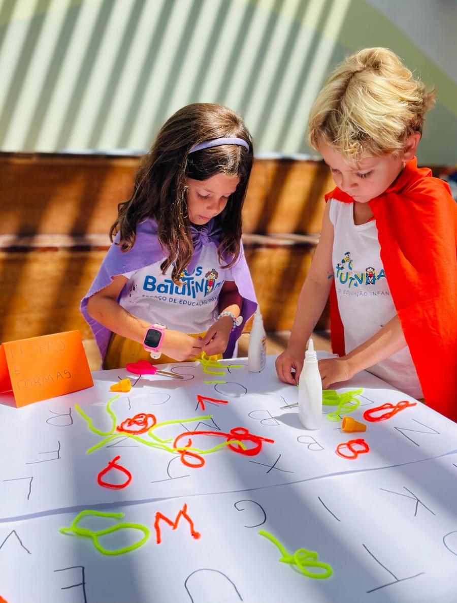 homepage-girl-playing