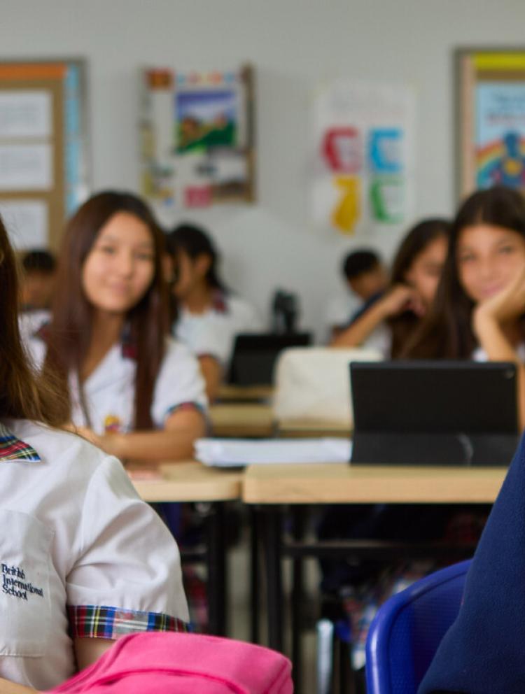 70664_students_in_the_classroom_with_tablets.jpg