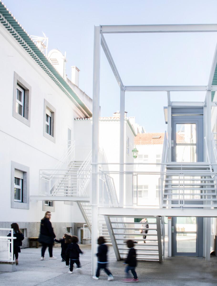 Best Education in Praca de Espanha