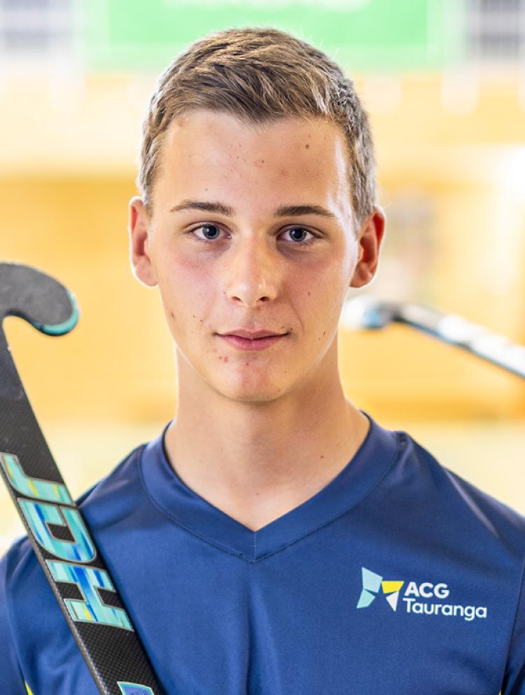 boys-playing-hockey