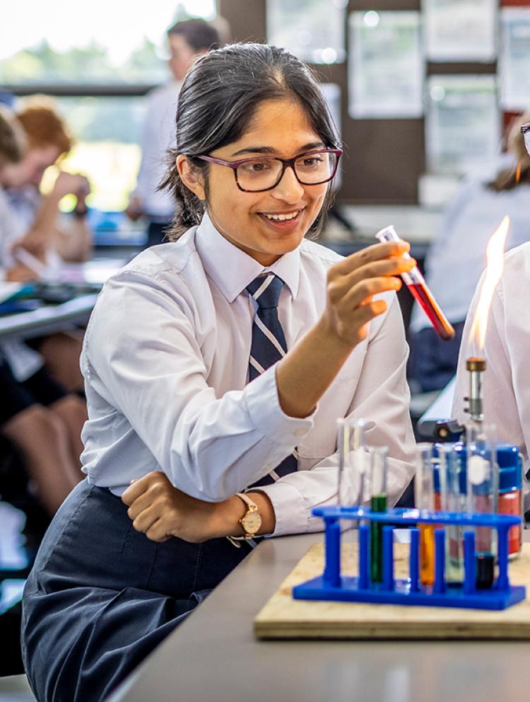 girls-experimenting-science