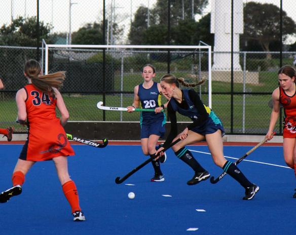 tau-first-xi-girls-hockey