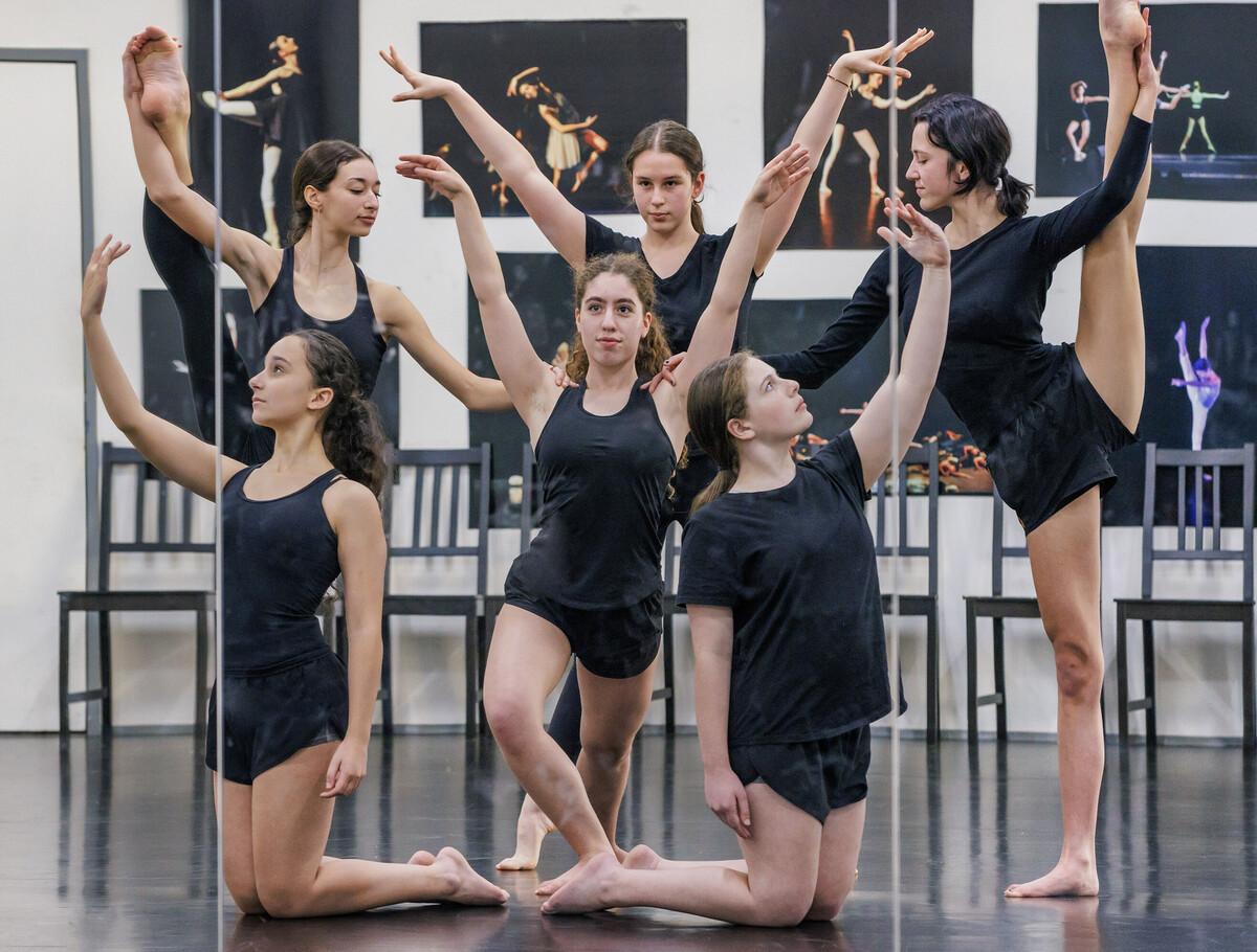 dance classes at a middle school in Woollahra