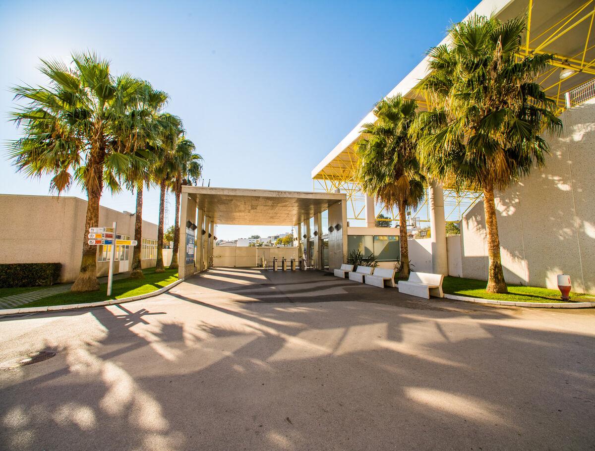 campus_entrance_inside