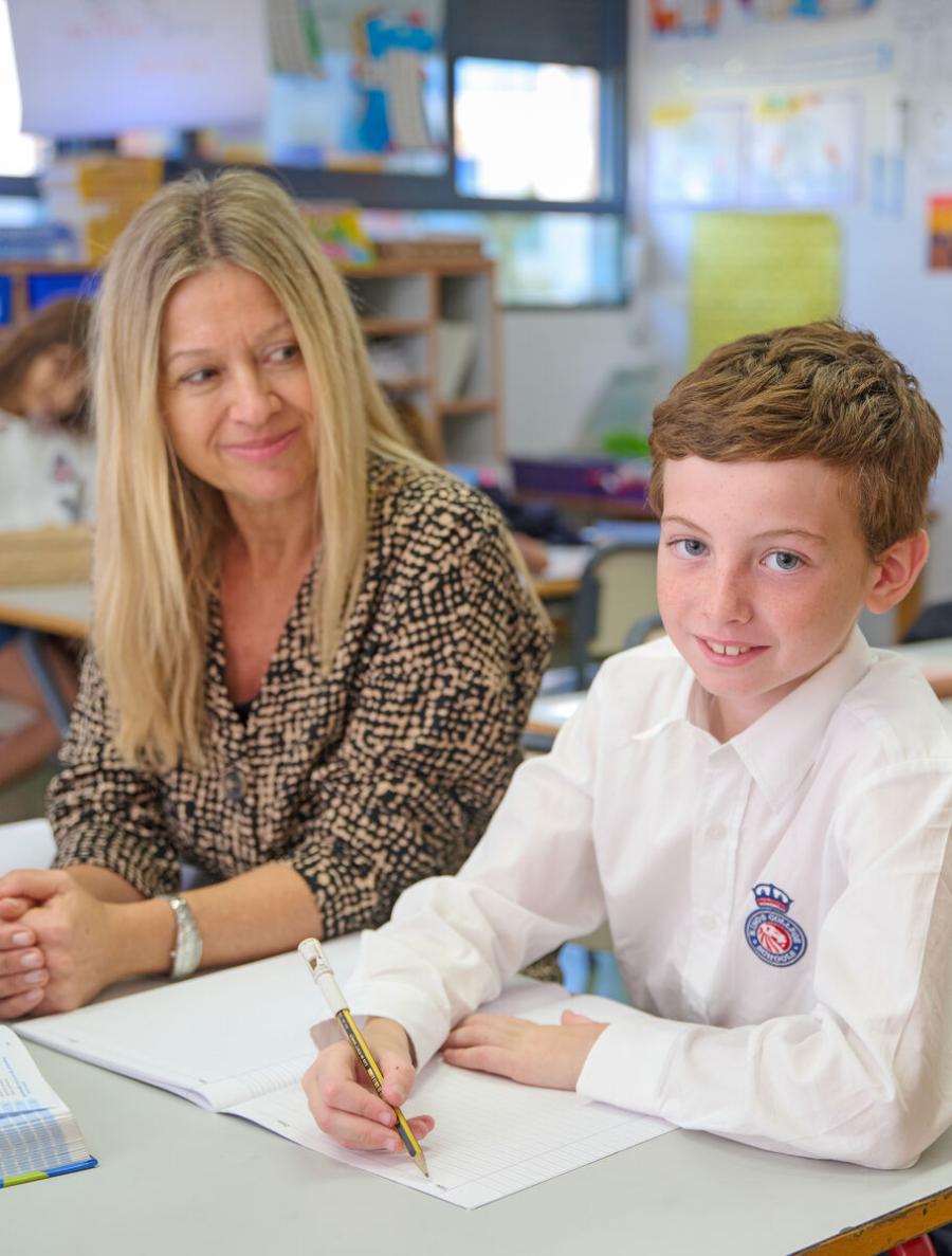 Subject specialist teacher supporting a pupil at King's College, Alicante