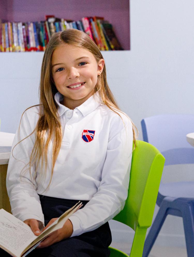 Caviglia-campus-girls-reading-books