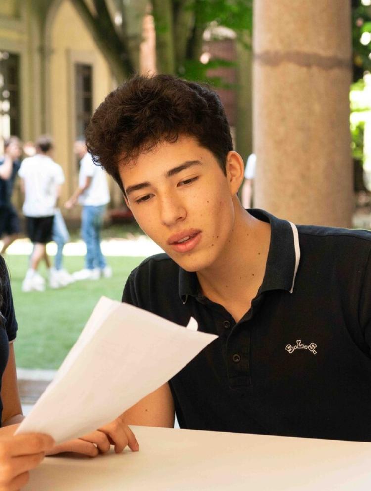 enquire_now_students_talking