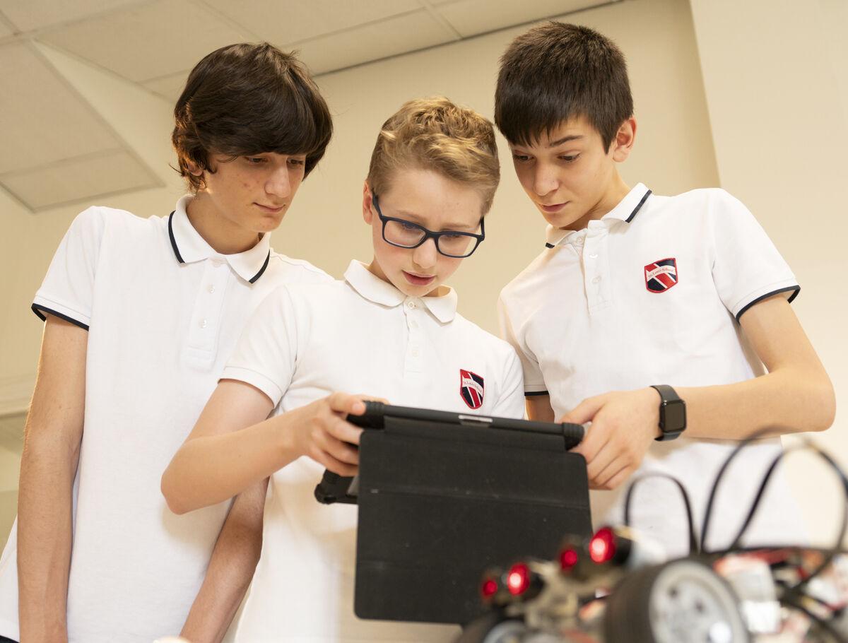 scuola secondarie di Milano con campus storico