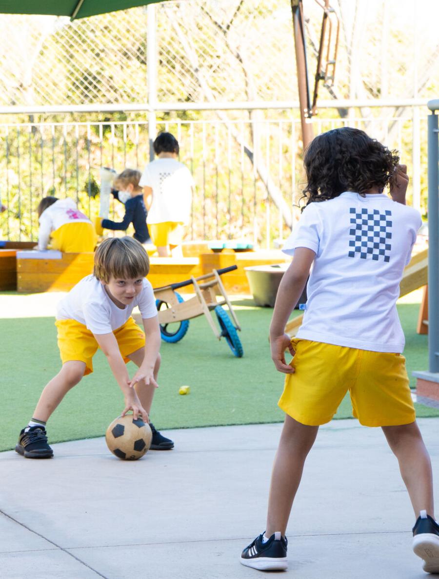 SpoAula de Esportes na Educação Infantil da Escola Eleva Brasília, na Asa Sulrts class at Escola Eleva Brasília's Kindergarten in Asa Sul