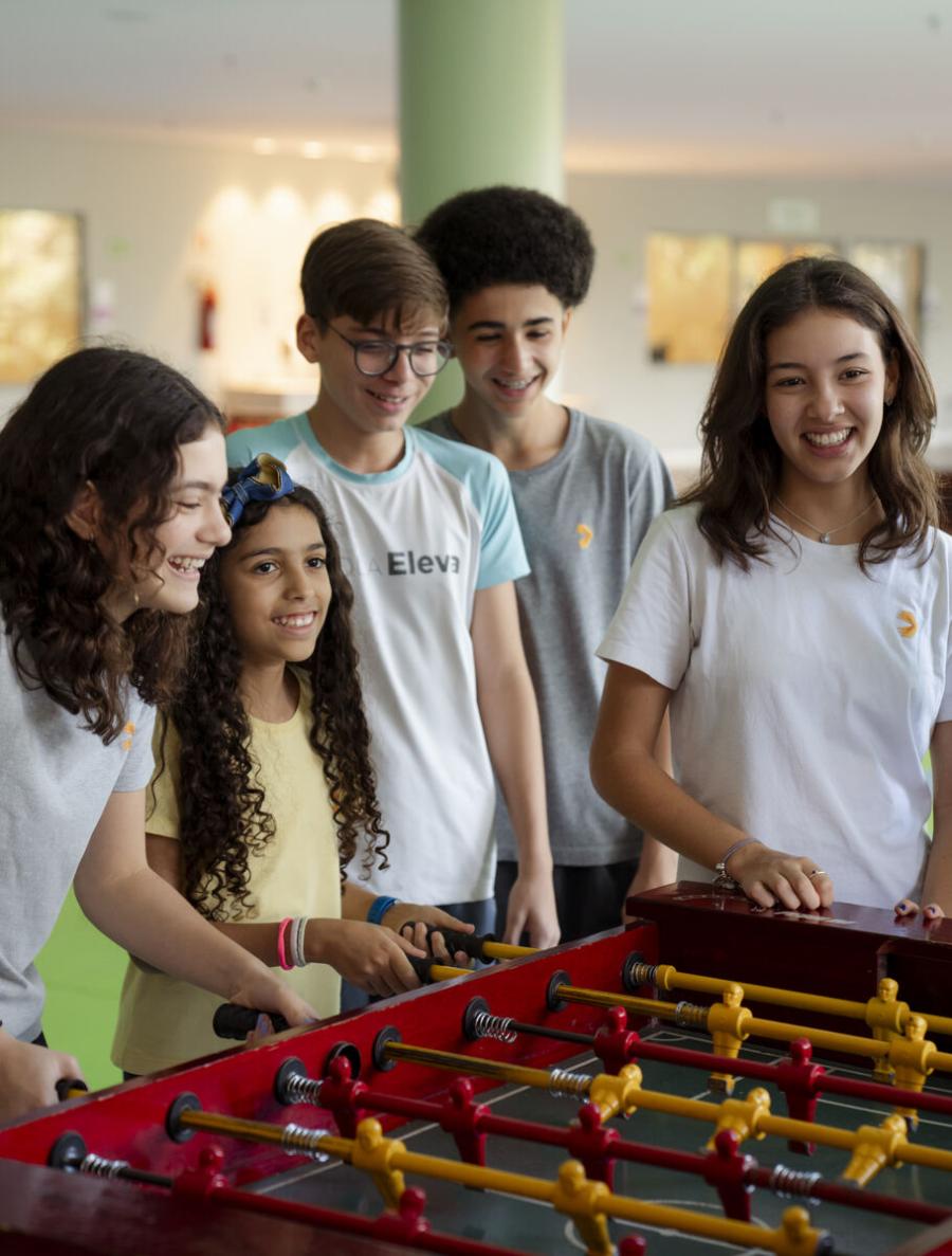 Sala de aula ao ar livre do Ensino Médio na Escola Eleva Brasília, na Asa Sul
