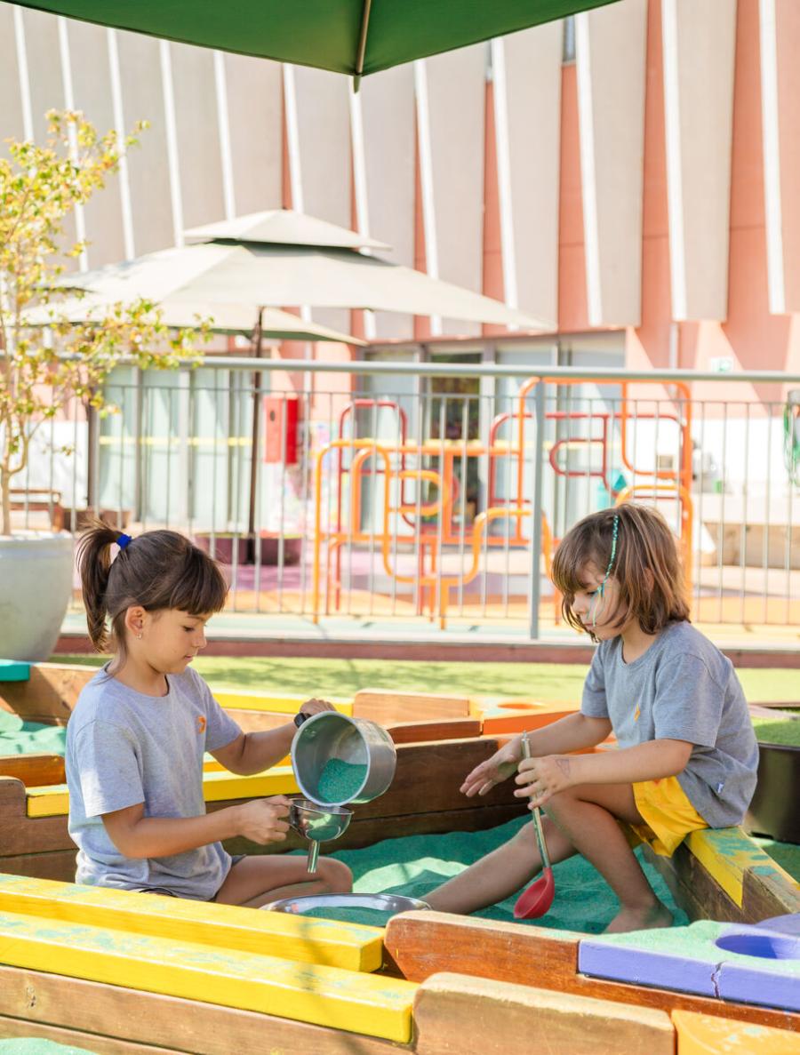 Sala de aula ao ar livre do Ensino Fundamental I na Escola Eleva Brasília, na Asa Sul