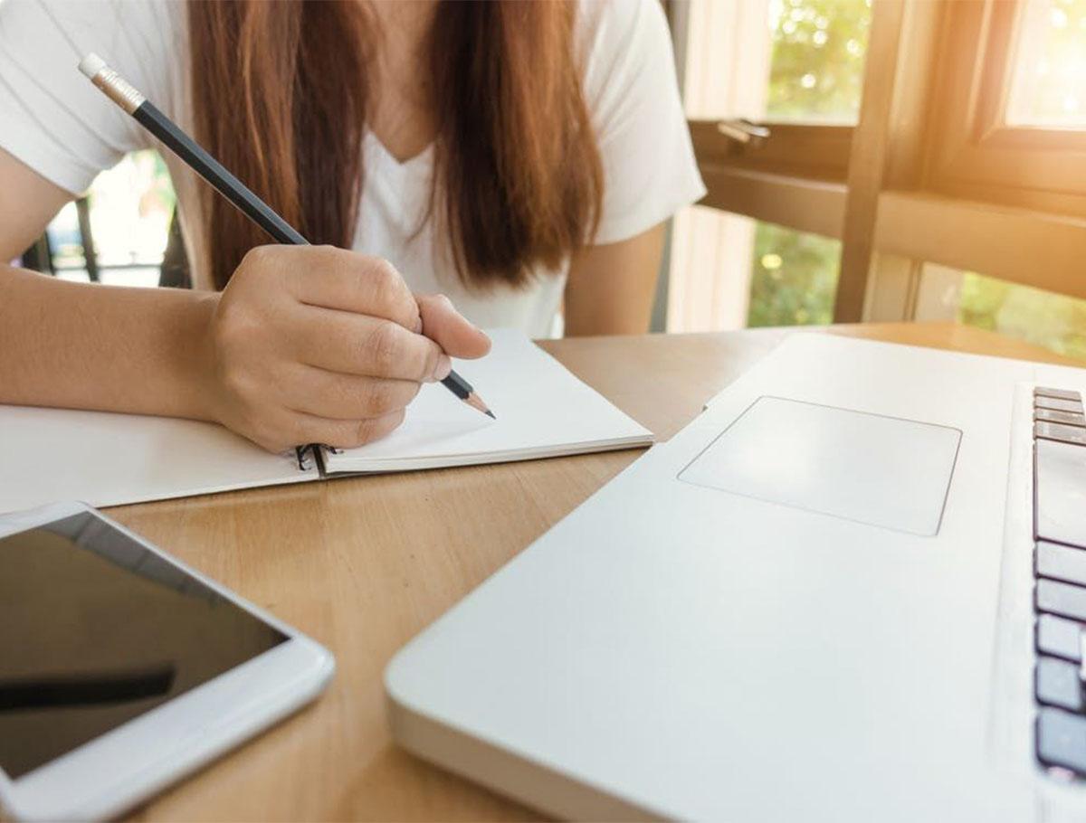 Life-at-Monza-School-Info-girl-Laptop