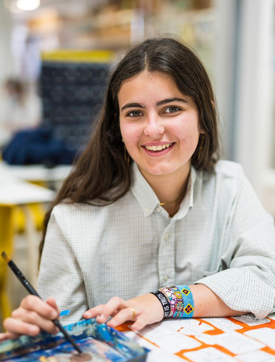 Estudiante de Arte de Escuela de Secundaria en mi zona