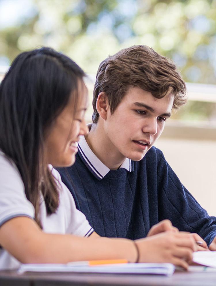 acg-schools-studying-in-nz-study-outside.jpg