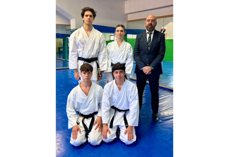 exito de nuestros karatecas en los examenes de cinturon negro