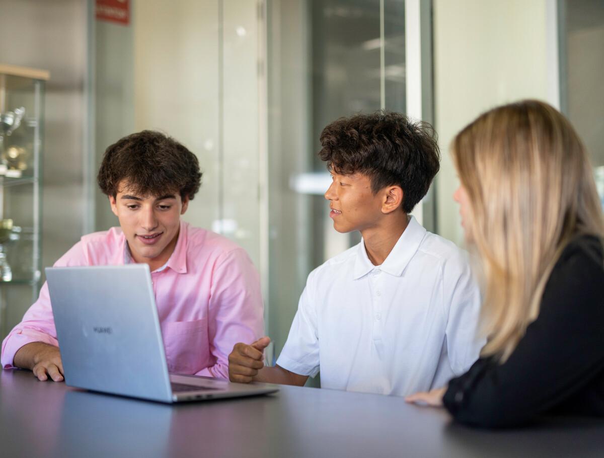 Programa Inicia por alumnos de Secundaria