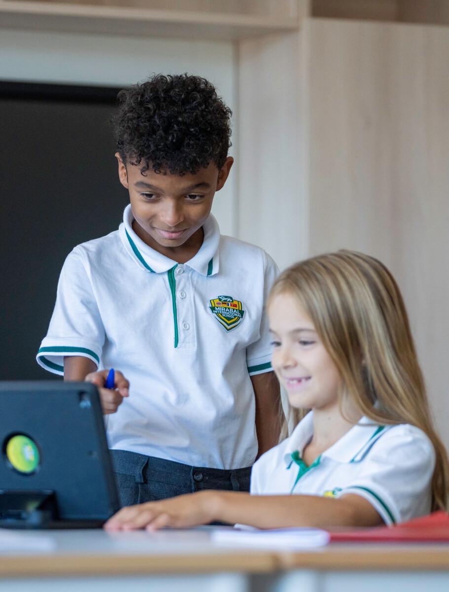 40 Años Forjando Vidas Extraordinarias