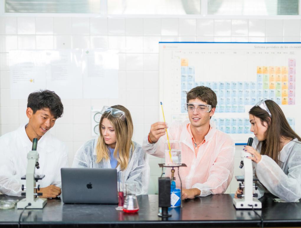 El Camino hacia un Futuro Brillante