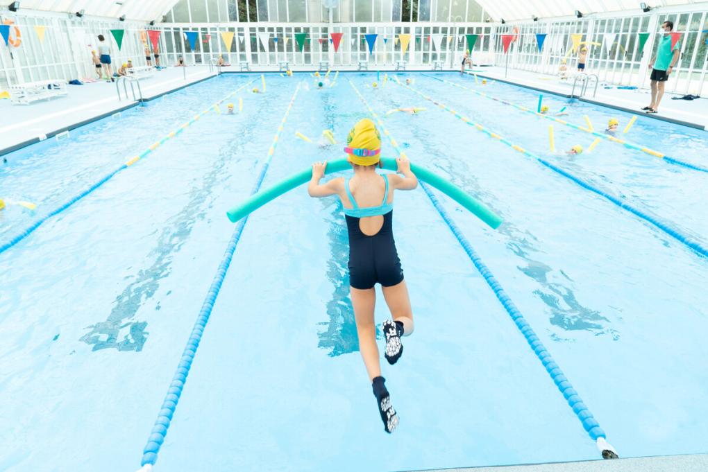 guarderia con piscina