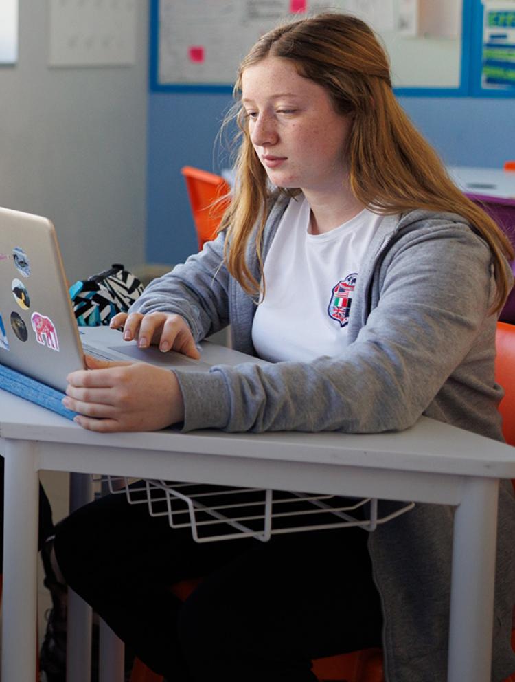 kids-computers-working