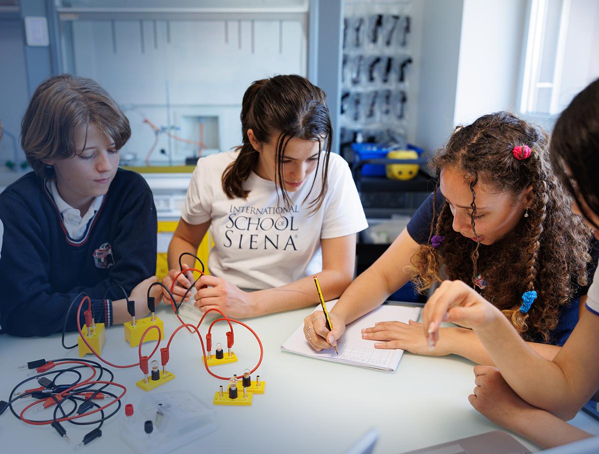 scuola media nelle vicinanze con attività extrascolastiche