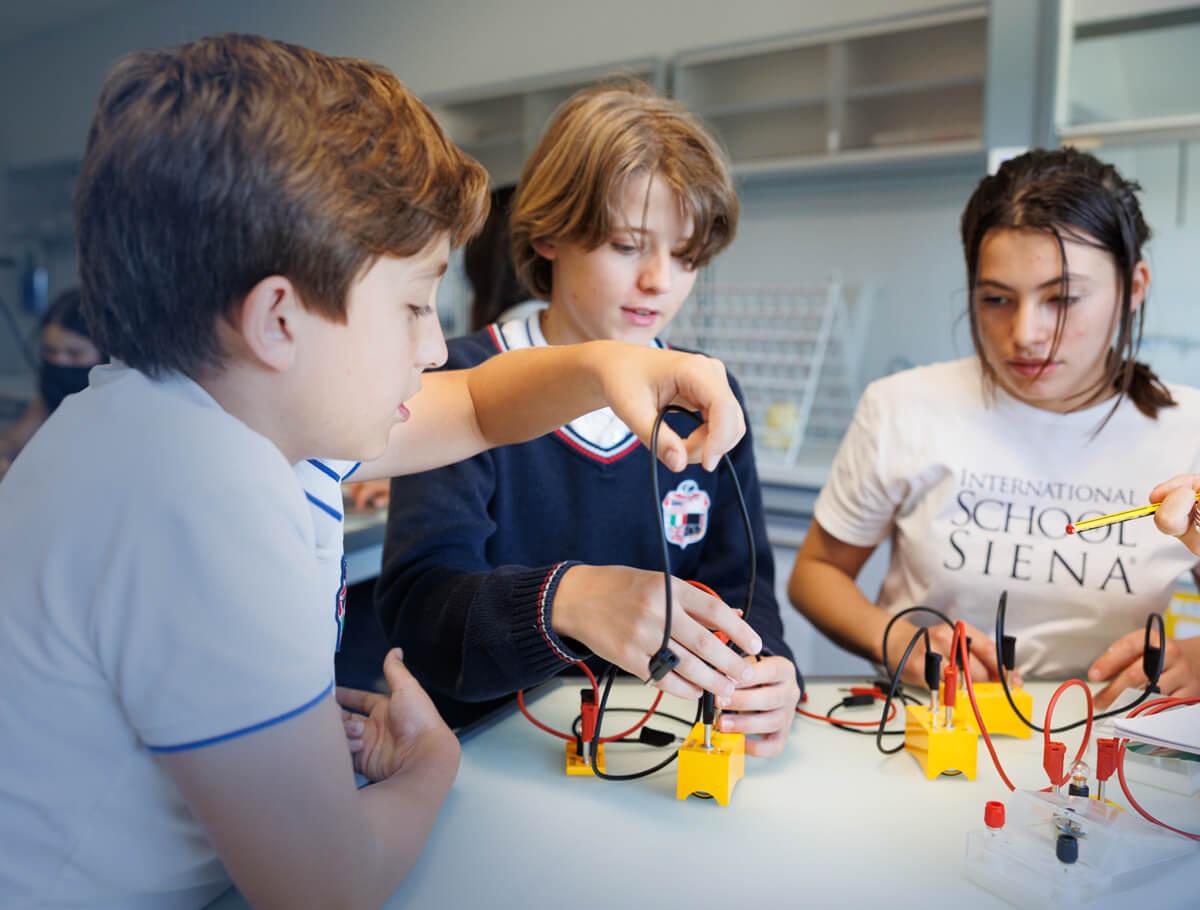 classi di una scuola primaria di siena