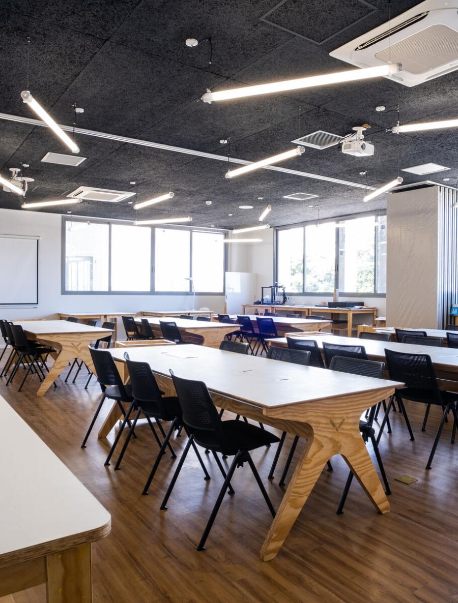 Sala de aula moderna e flexível na Escola Eleva Recife — parte dos R$ 74 milhões investidos nas escolas Eleva
