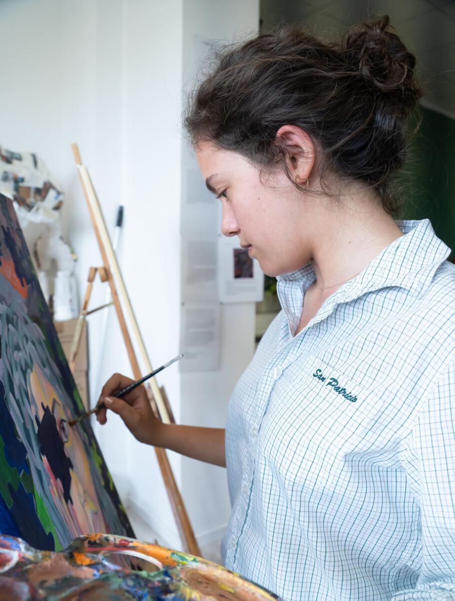 Estudiante de Arte de Escuela de Secundaria en mi zona