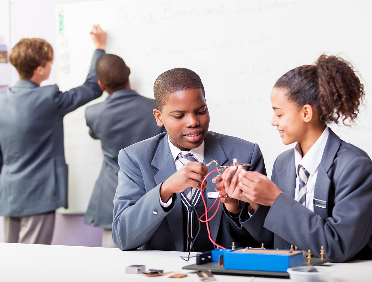 Reddford-House-Homepage-Girl-Boy-Robotics