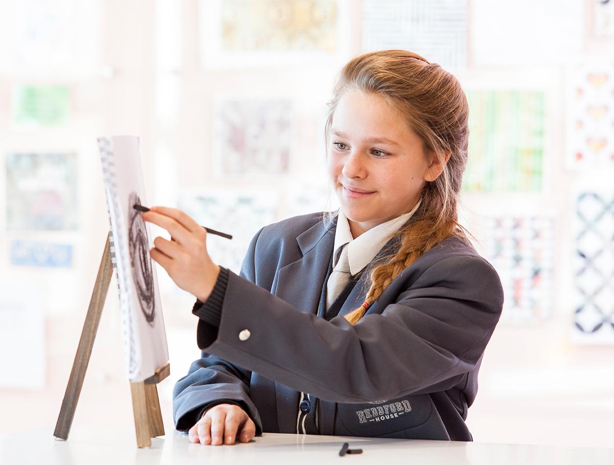 Reddford-House-Homepage-Girl-Painting