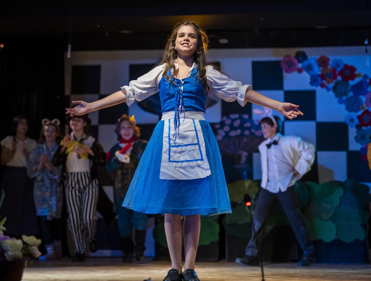 Tres Cantos Primary School theatre