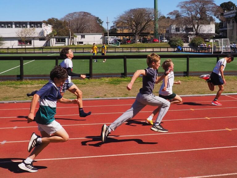 hermosa-jornada-de-atletismo-felicitaciones-a-nuestros-estudiantes-por-su-esfuerzo-y-particip