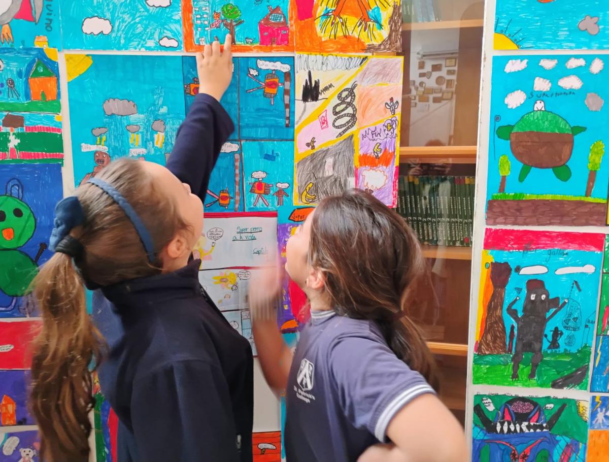students_pointing at paintings