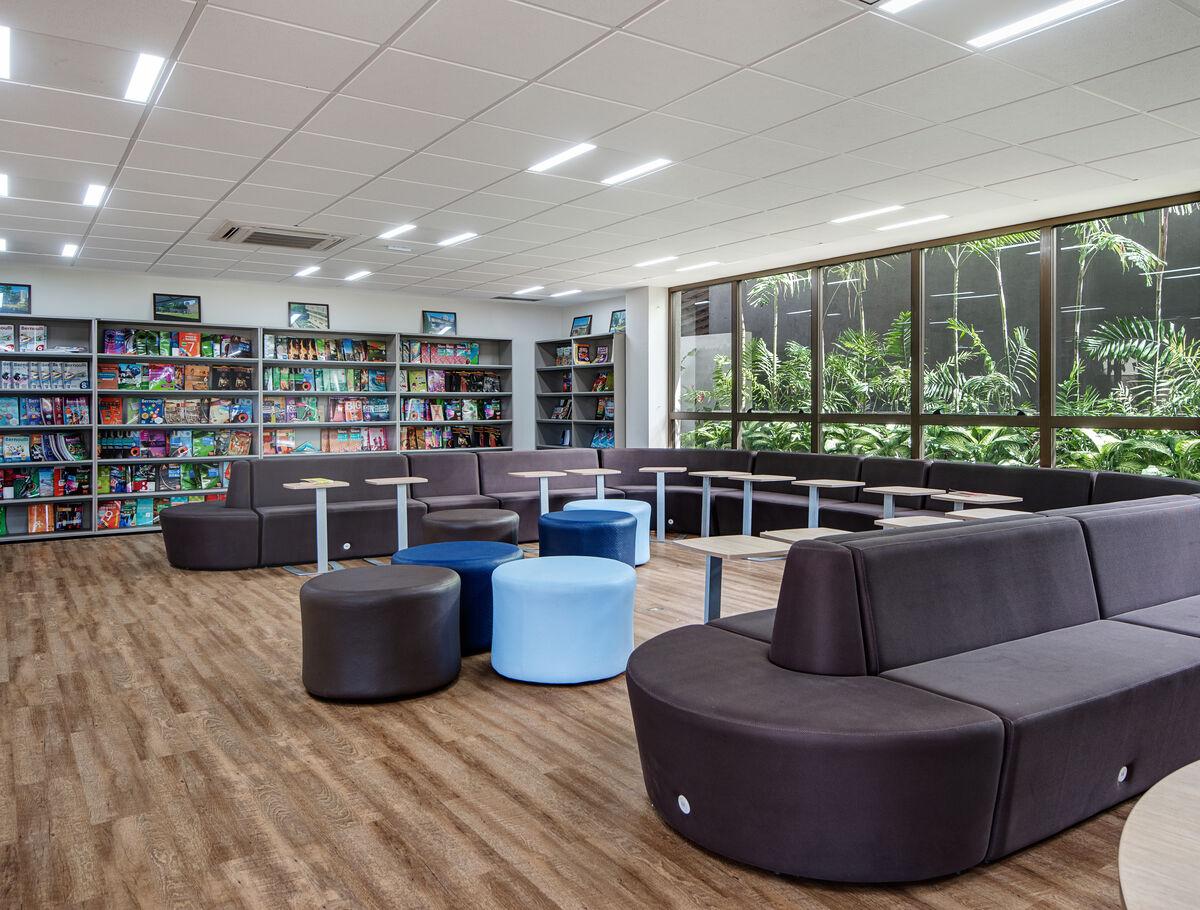 Bilingual Schools in Federacao with best libraries