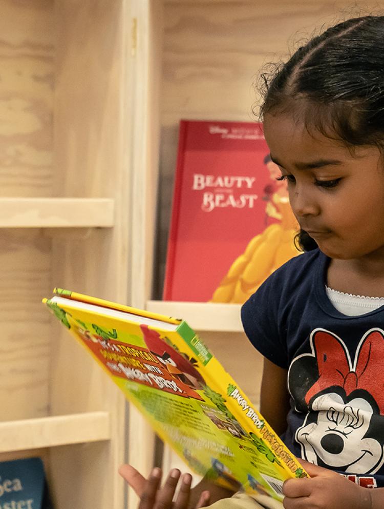 zig-zag-sa-girl-reading