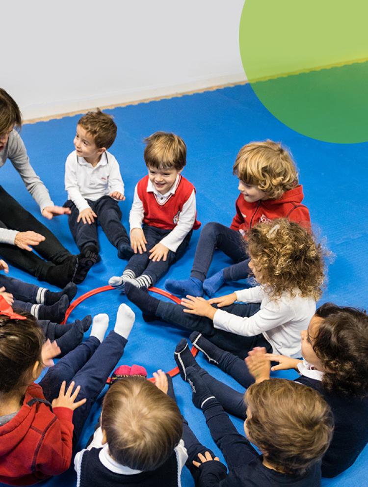 Kiddy-Gallery-teacher-students-circle-banner