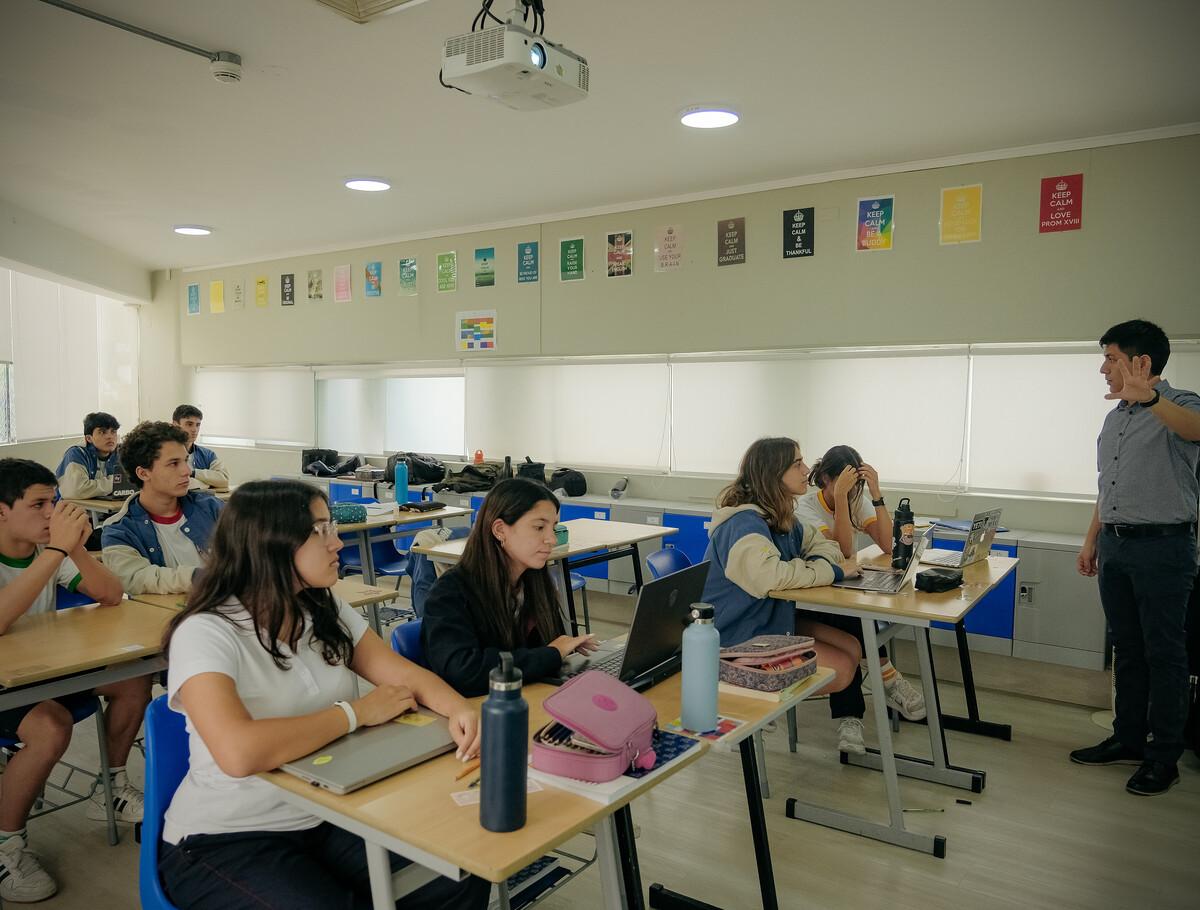 La Molina Escuela de Intermedia Profesores
