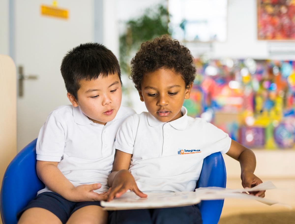 Kindergarten students reading