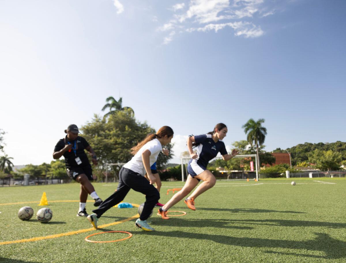 Clayton Escuela Secundaria con Actividades Deportivas