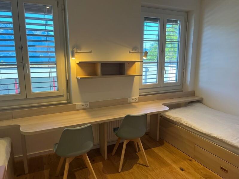 New-boarding-rooms-desk-window